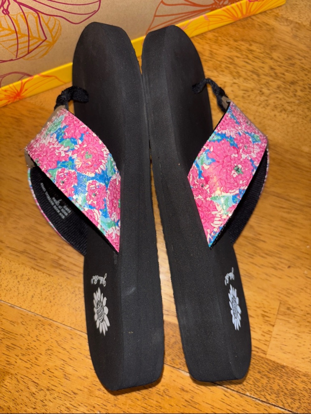 YELLOW BOX FLIP FLOPS KARIS PINK + BLUE FLORAL ~NIB - Picture 3 of 7